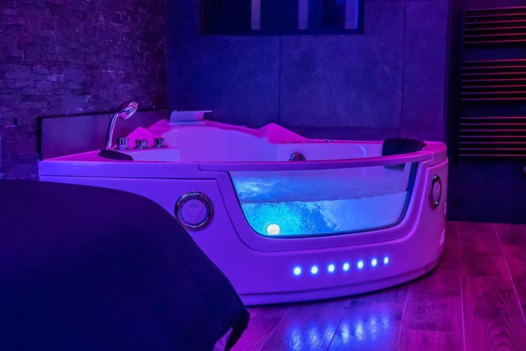 Appartement Blue Night - Jacuzzi - Bord De Seine à Corbeil-Essonnes Extérieur photo