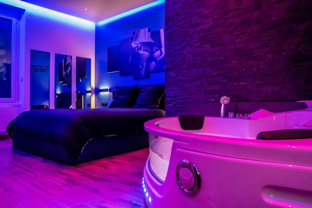 Appartement Blue Night - Jacuzzi - Bord De Seine à Corbeil-Essonnes Extérieur photo